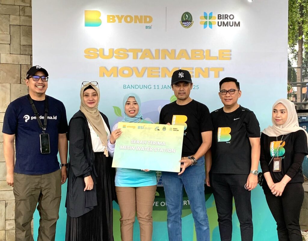 dukung-ekonomi-keberlanjutan-melalui-penyediaan-air-layak-minum-bsi-sediakan-water-station-di-lapangan-gasibu-bandung