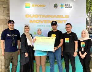 dukung-ekonomi-keberlanjutan-melalui-penyediaan-air-layak-minum-bsi-sediakan-water-station-di-lapangan-gasibu-bandung