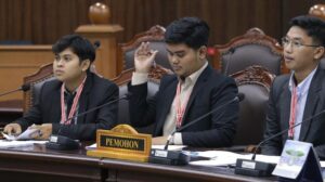 mahasiswa-fakultas-hukum-unand-mengajukan-pengujian-uu-ite-di-mk-foto-humas-mk-1741145366520_169