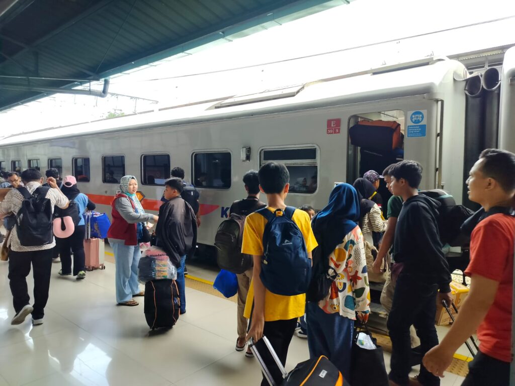 KAI-puncak-mudik-1