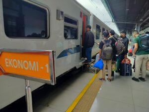 KAI-puncak-mudik-2-4