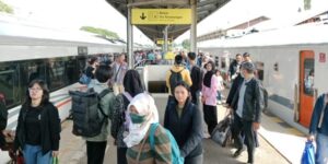 Puncak-Kedatangan-Pemudik-Terjadi-Hari-Ini-10.798-Penumpang-Tiba-1-2
